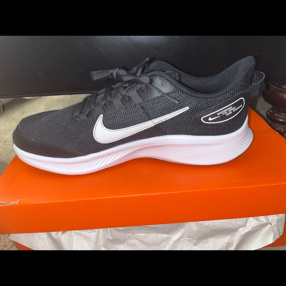 Nike running athletic tennis shoes